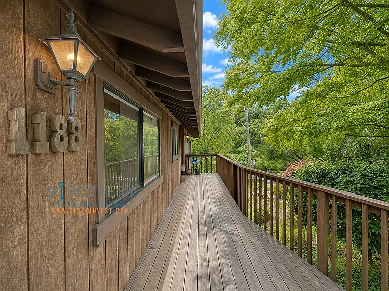 1188 Glencourt Dr — Photo 2