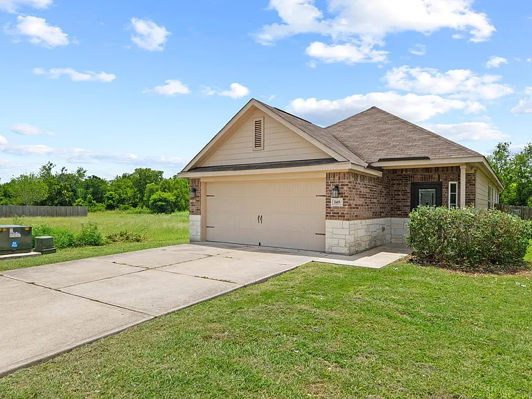 148 Isabel Ln — Photo 2
