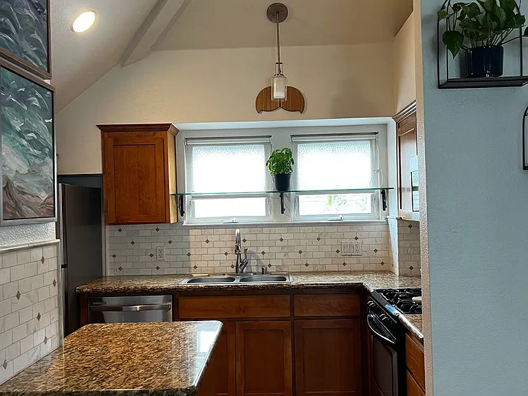 121 Blaine St #B — Photo 6