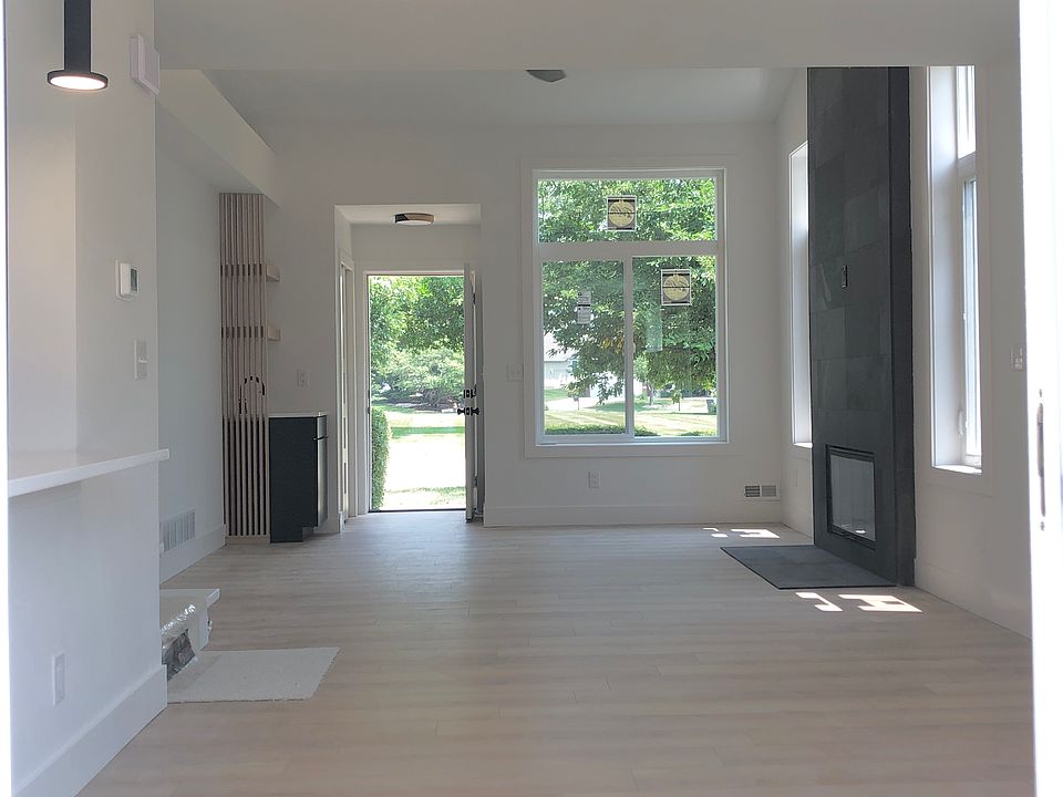 1st image of 811 Burr Oaks Dr Unit 1001