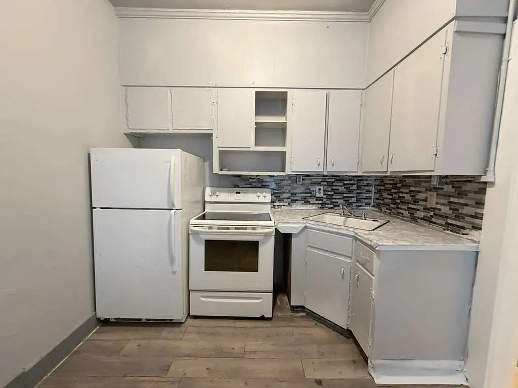 Studio, 900 sqft, $690 — Photo 3