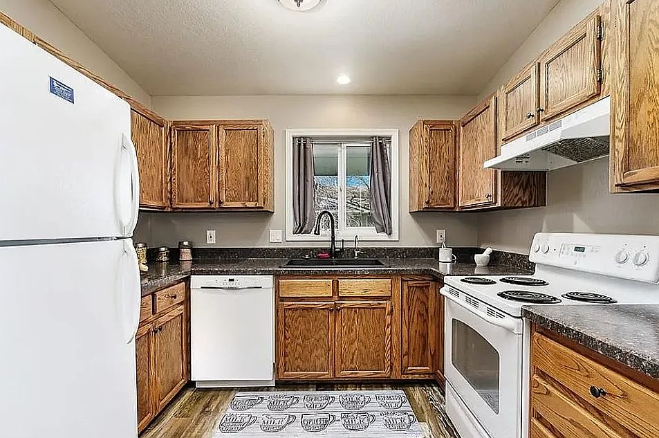 1st image of 2826 Oakland Dr Unit 10
