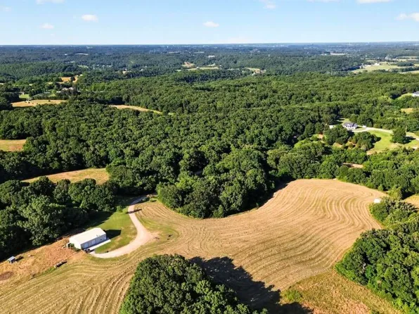 425 Lake Branch Road, Clever, MO 65631