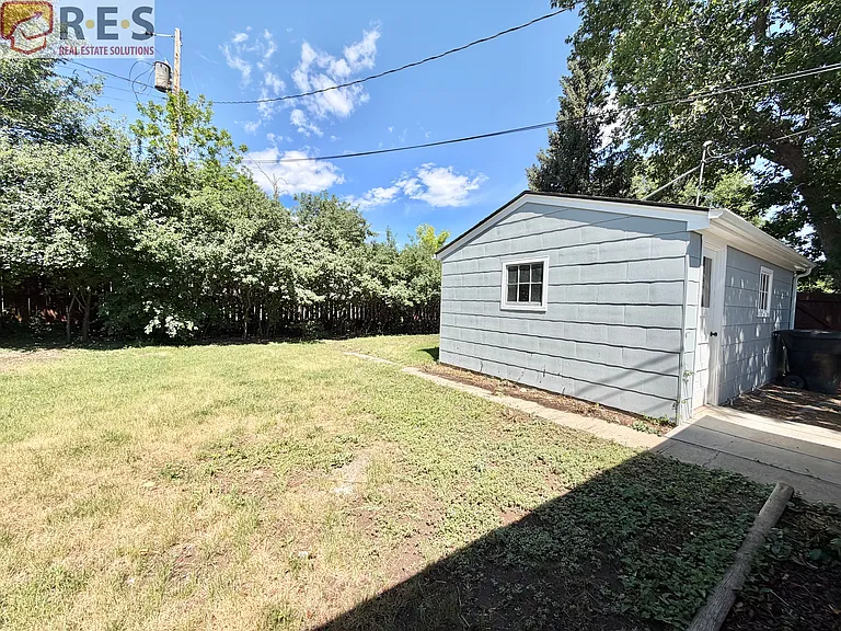 3201 S Holly St — Photo 18