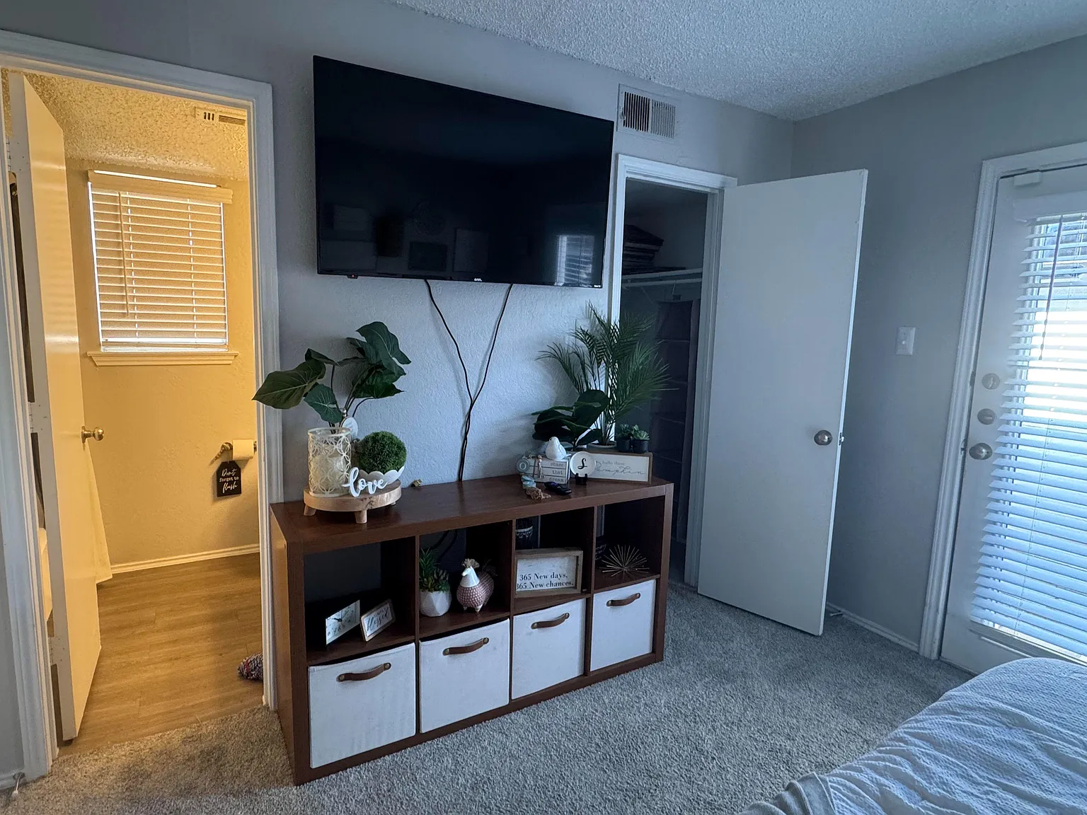 1 bed, 1.0 bath, 1100 sqft, $1,230 — Photo 1