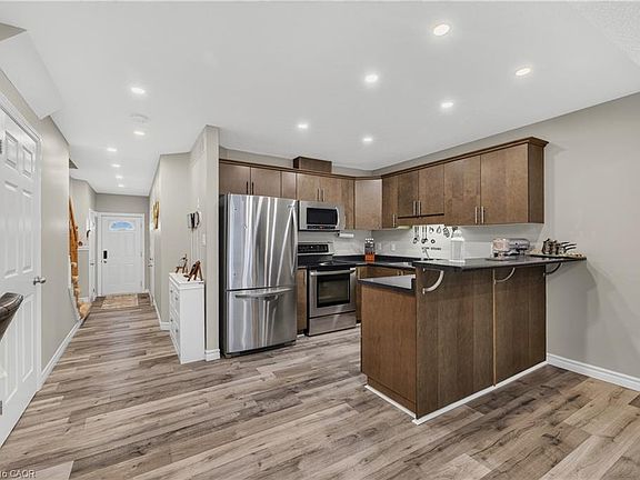 3rd image of 975 Strasburg Rd #4
