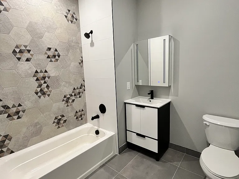 138 Mallory Ave #307 — Photo 8
