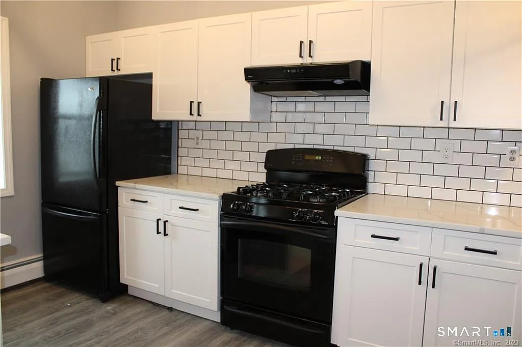 3 bed, 1.5 bath, 1284 sqft, $2,500 — Photo 3