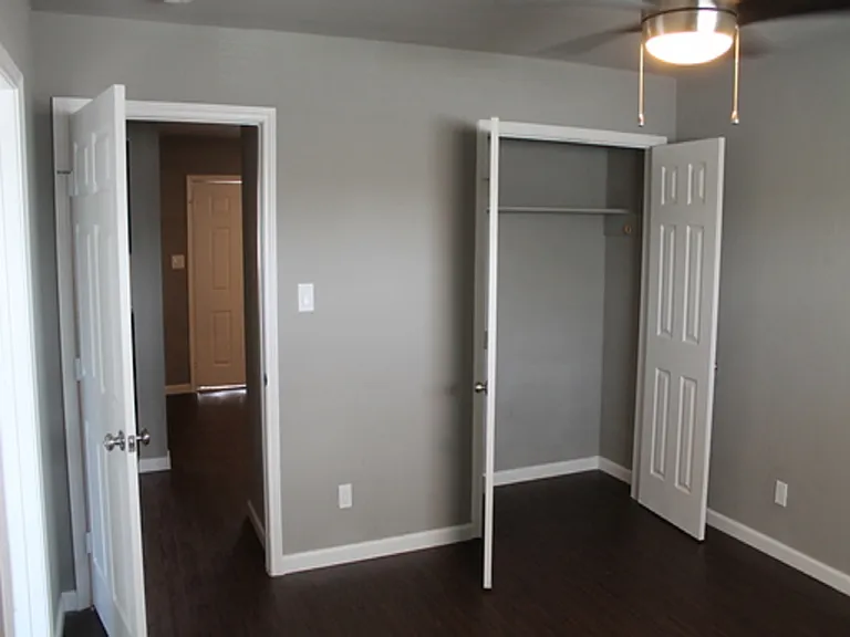 Carrolton Apartments — Photo 18