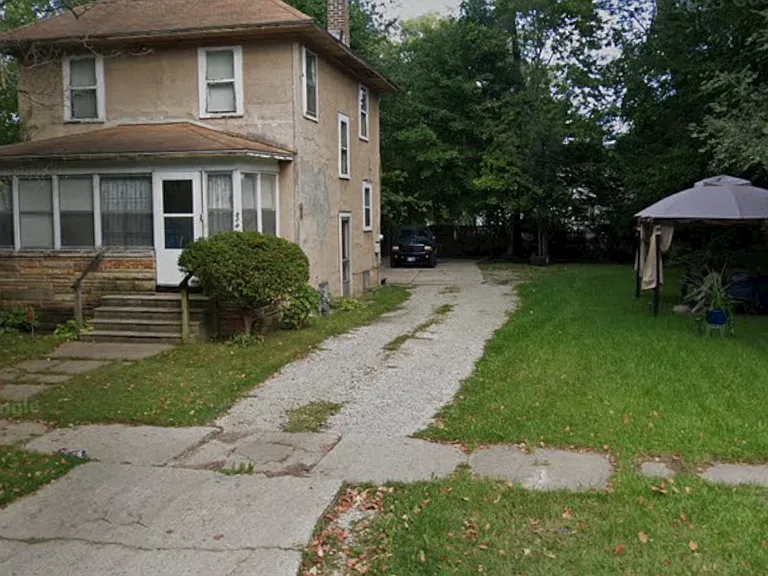 781 E High St — Photo 1