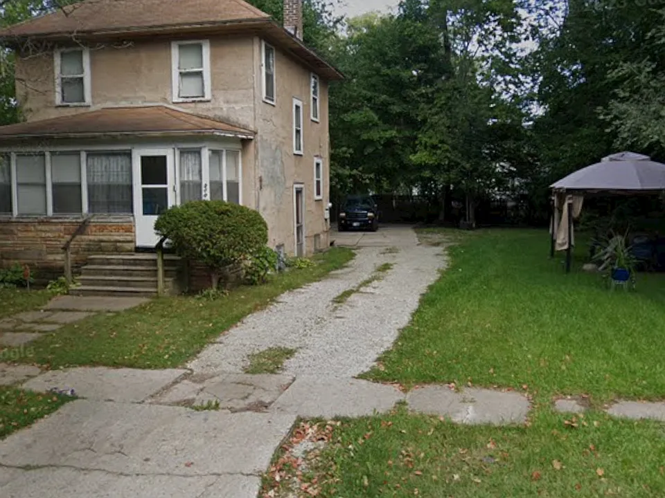 781 E High St