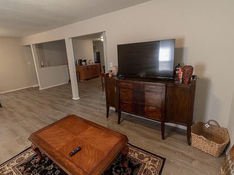 204 Wheaton Ct — Photo 7