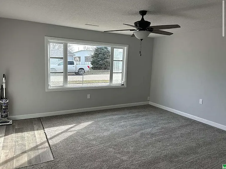 107 Delier St — Photo 2