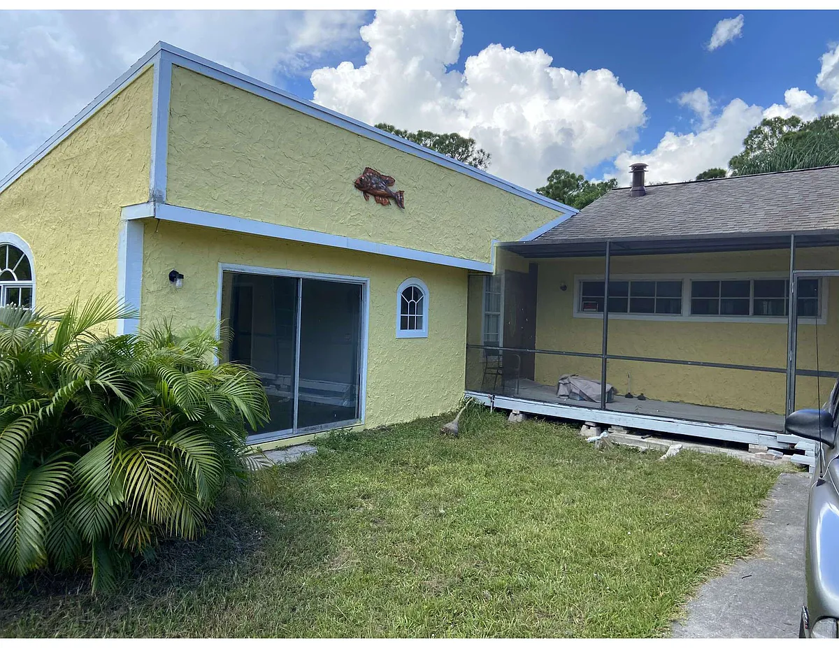 Building Photo - 5115 Seagrape Dr