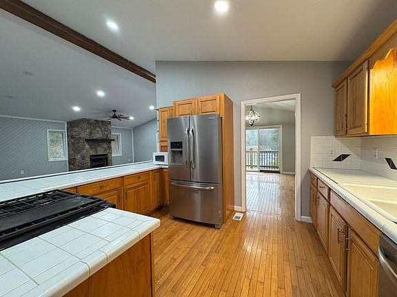 5th image of 171 Myers Dr