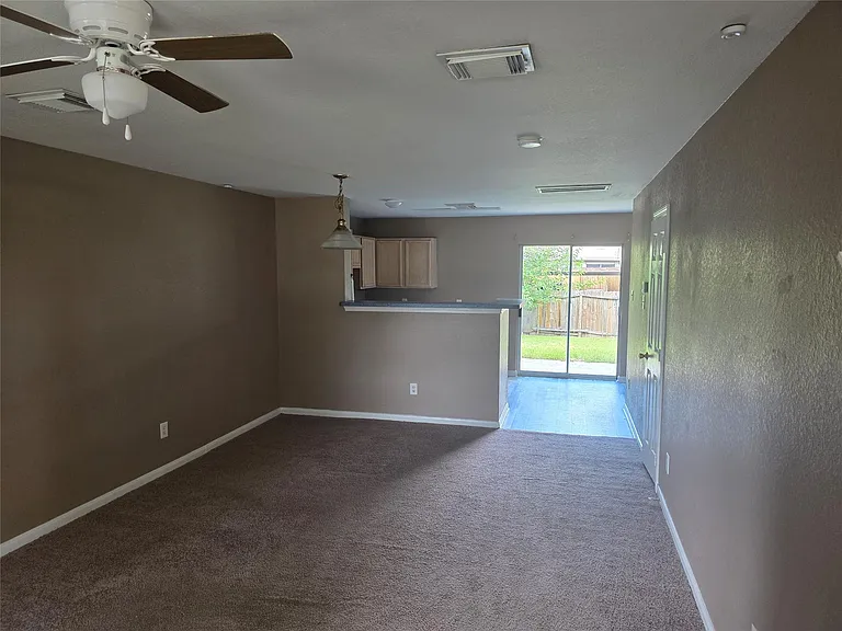 15515 Martineau St — Photo 10