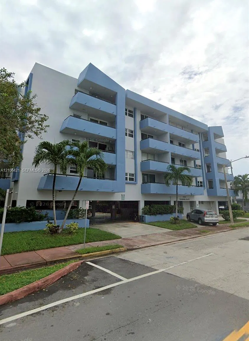 Harding Place Condo — Photo 1