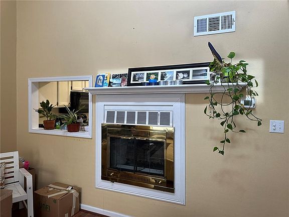 3rd image of 318 Cedarwood Dr