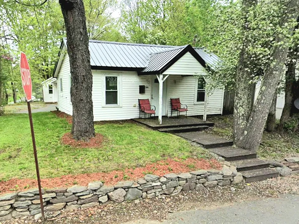44 Summit Ave #1