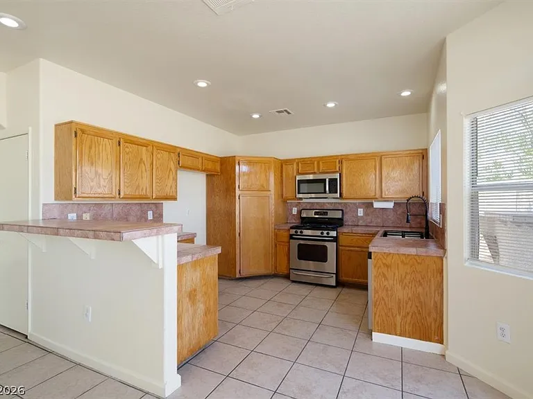 2576 Silver Shadow Dr — Photo 9