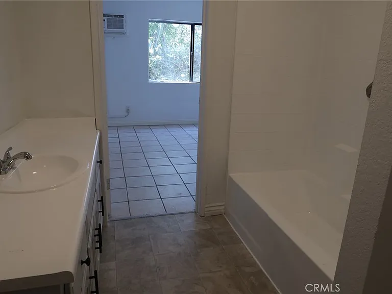 455 Nassau Ave — Photo 14