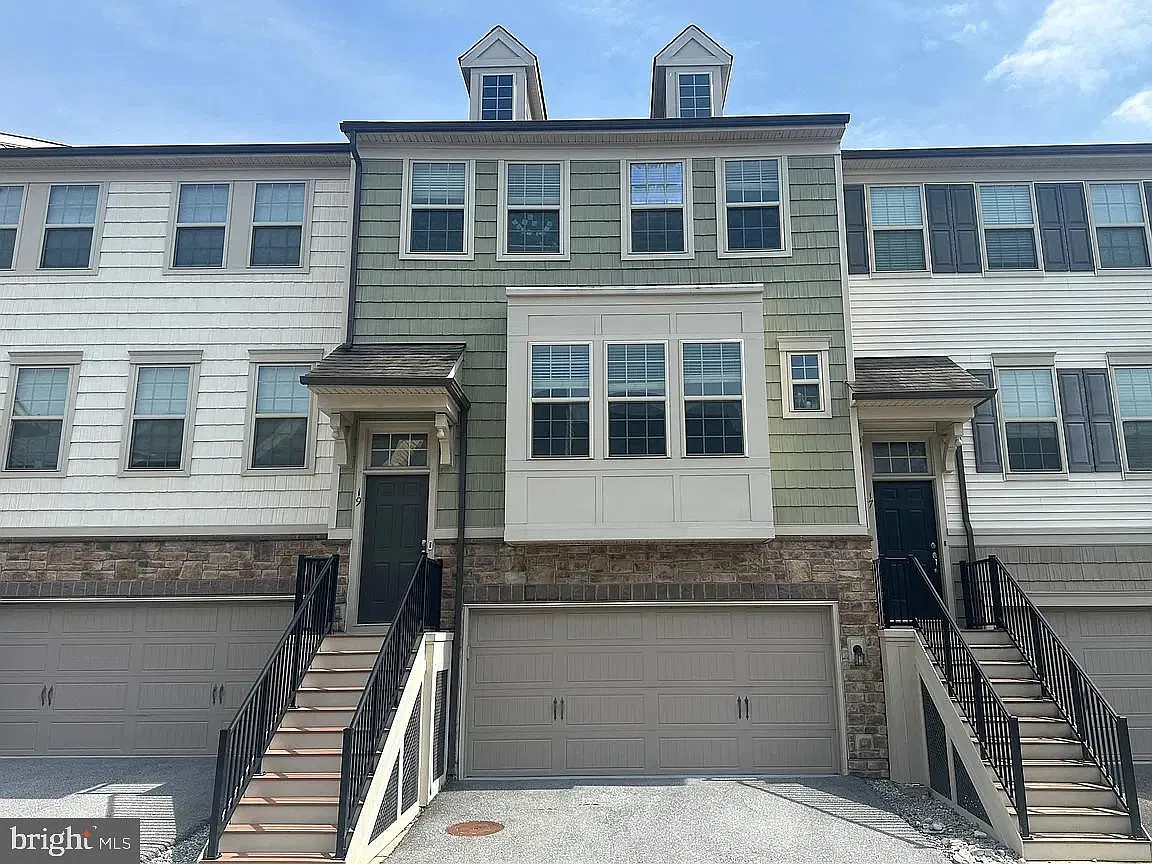 3 bed, 4.0 bath, 2294 sqft, $3,495 — Photo 1