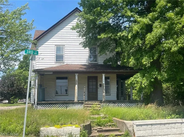 151 3rd St NW, Strasburg, OH 44680