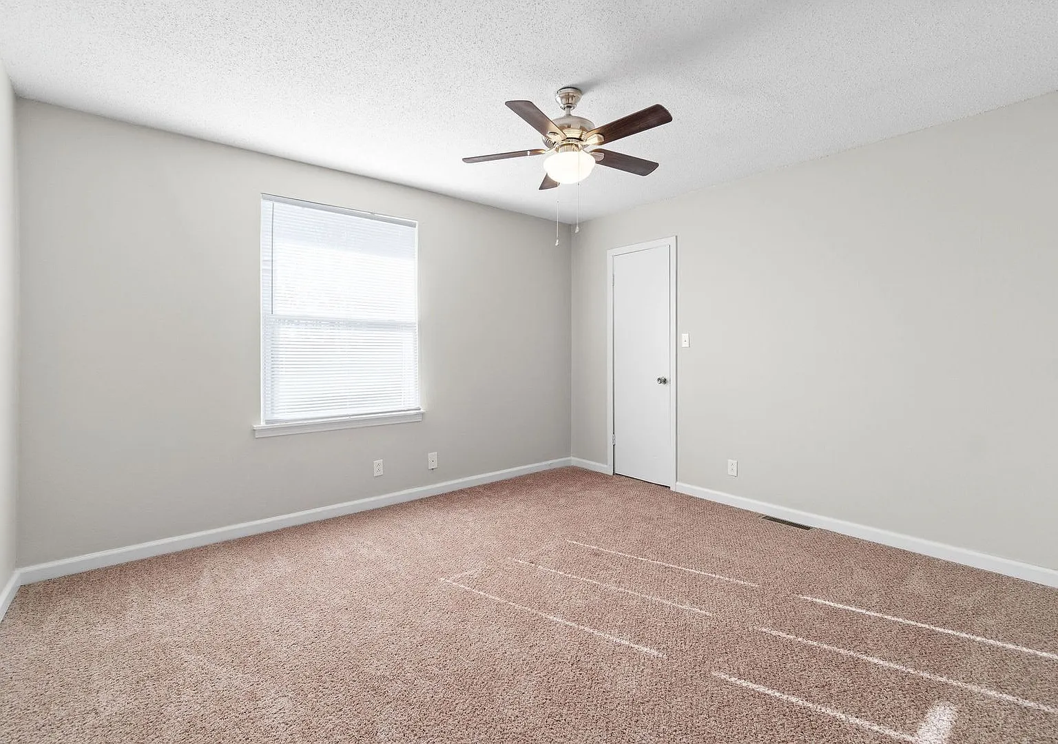 1231 Stateline Road — Photo 3