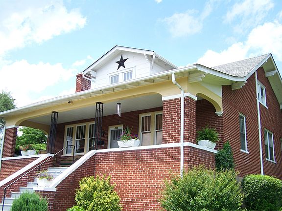 2nd image of 236 Gunn Ave