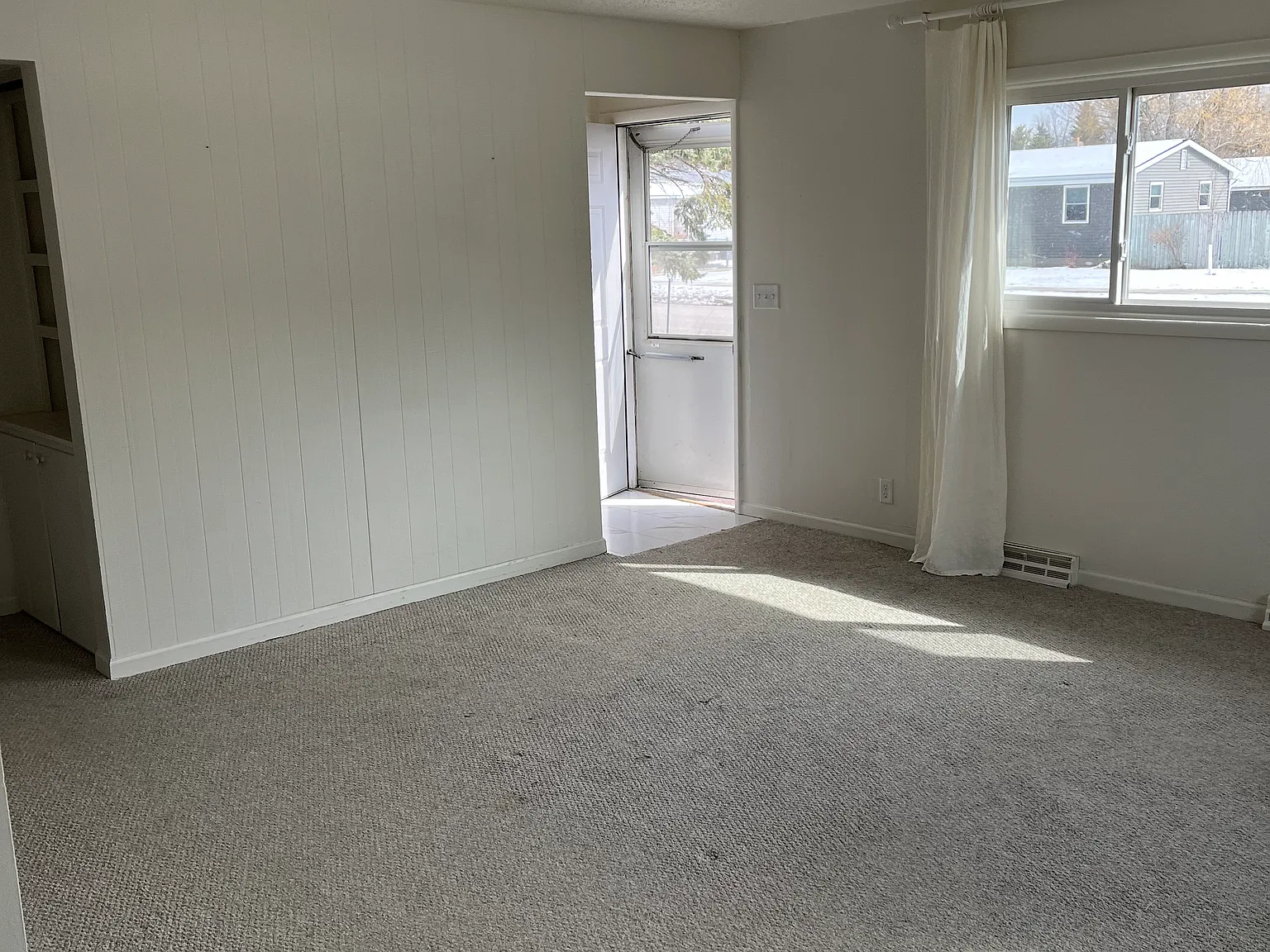 3 bed, 1100 sqft, $1,950 — Photo 2