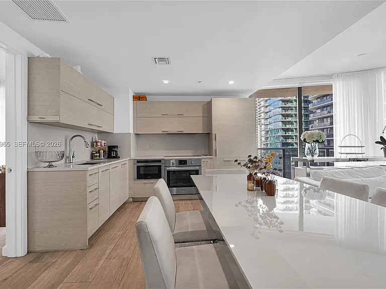 45 SW 9th St #2901 — Photo 5