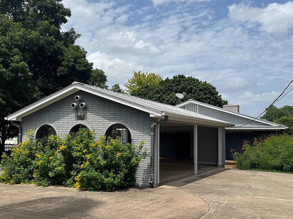 1st image of 208 Riverside Drive