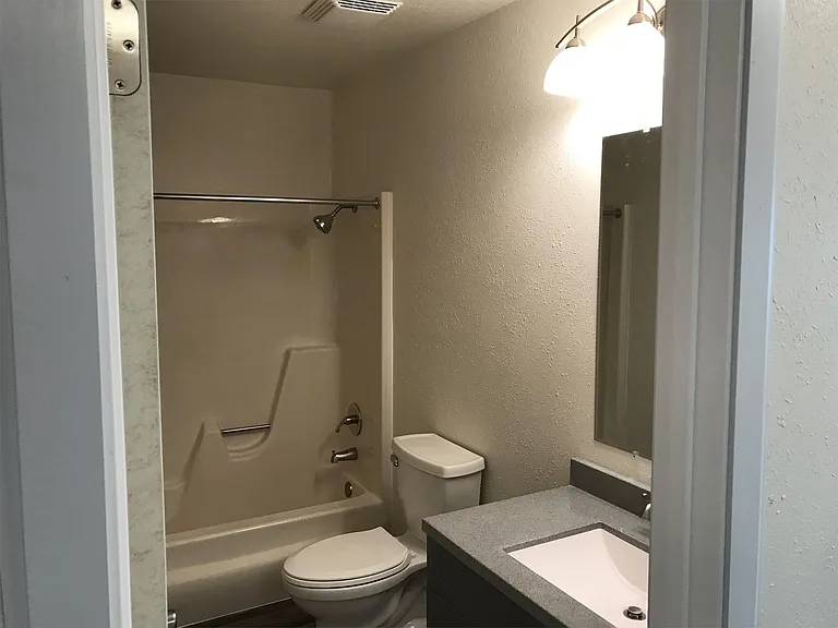 1413 Collins Ave #1 — Photo 6