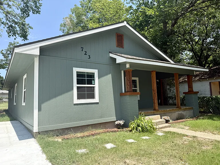 723 Roff St NE — Photo 32