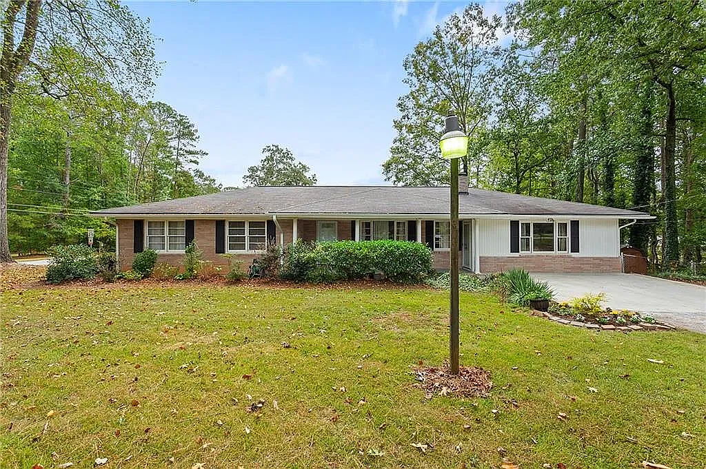 4 bed, 2110 sqft, $2,300 — Photo 2