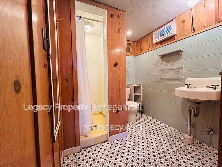 653 Alhambra St — Photo 25