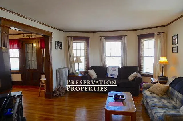 136 Nichols Ave — Photo 4