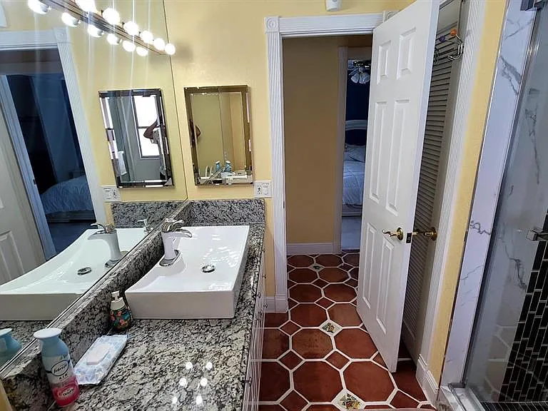 1283 Larch Way — Photo 11
