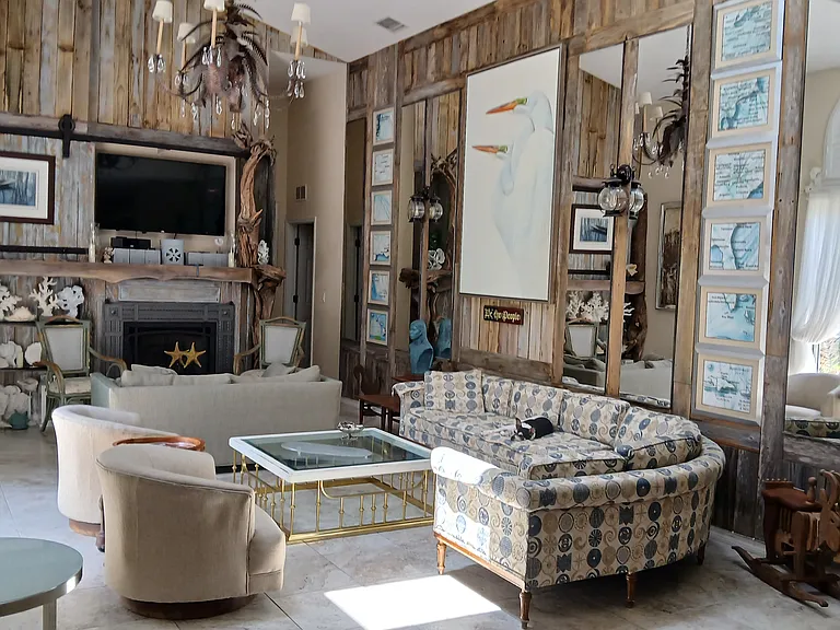 Family Rm
Genuine MCM furnishings