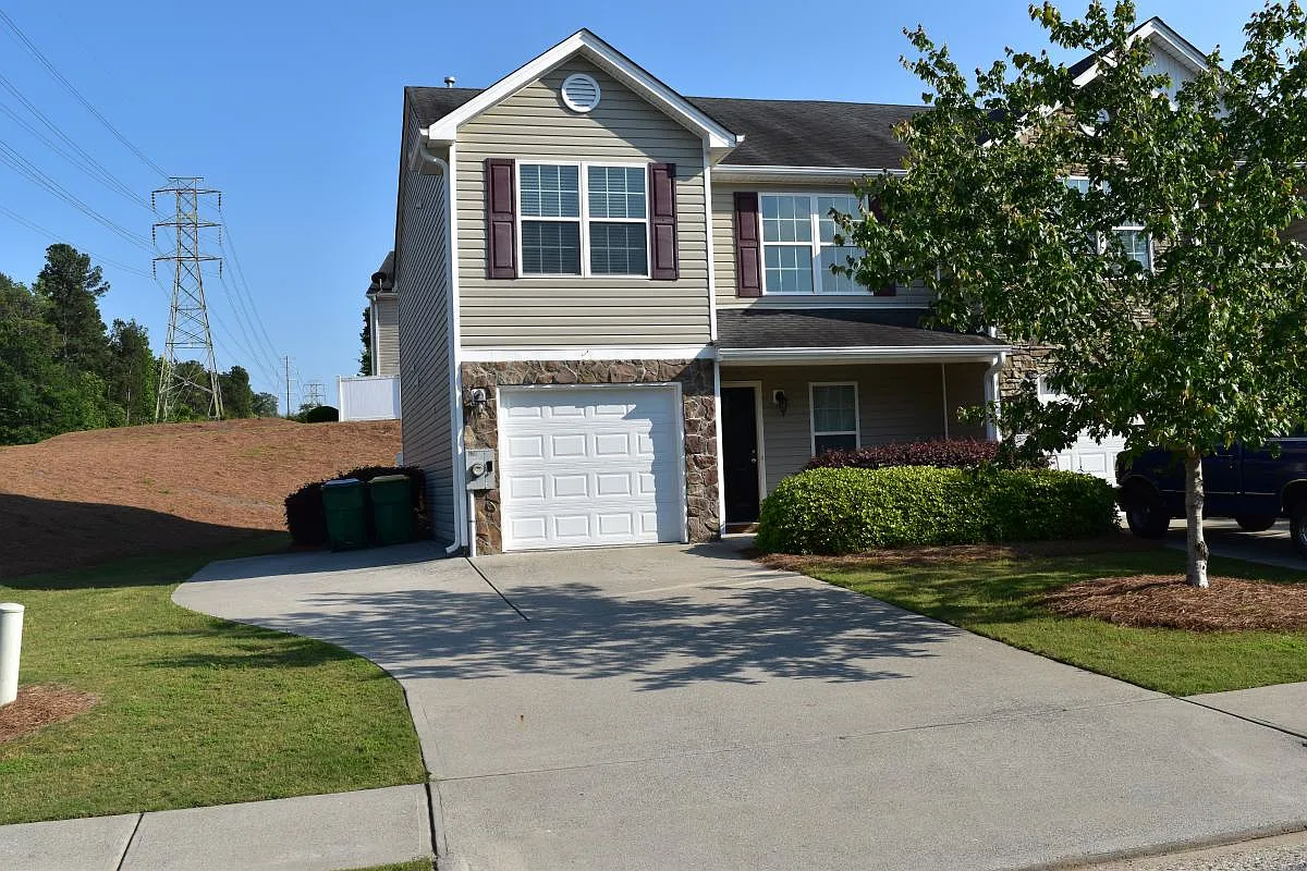 3 bed, 2.5 bath, 1567 sqft, $2,900 — Photo 1