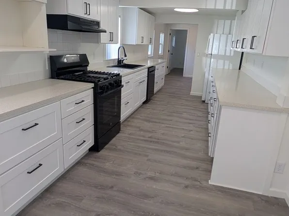 1420 Summers Ln, Klamath Falls, OR 97603