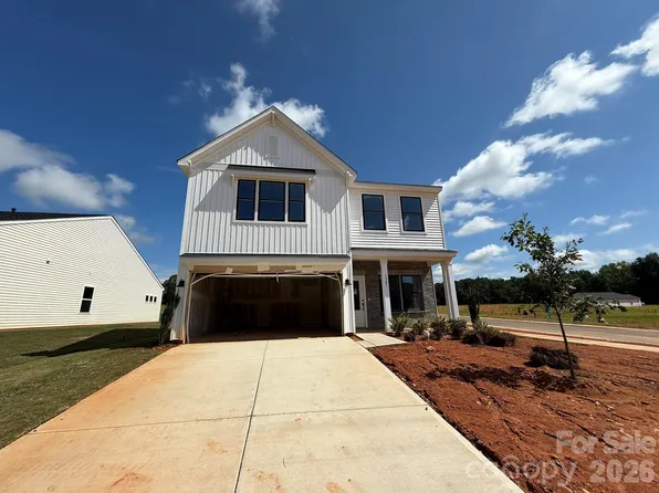 1305 Bansal Dr, Charlotte, NC 28215