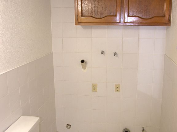 Downstairs bath/laundry hookups