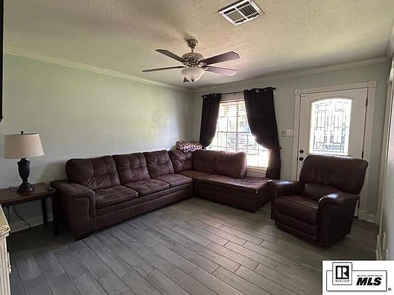 3rd image of 204 Pine Grove Cir
