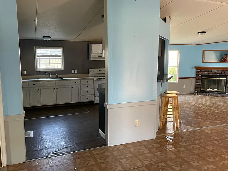 860 Oak Ridge Rd — Photo 2
