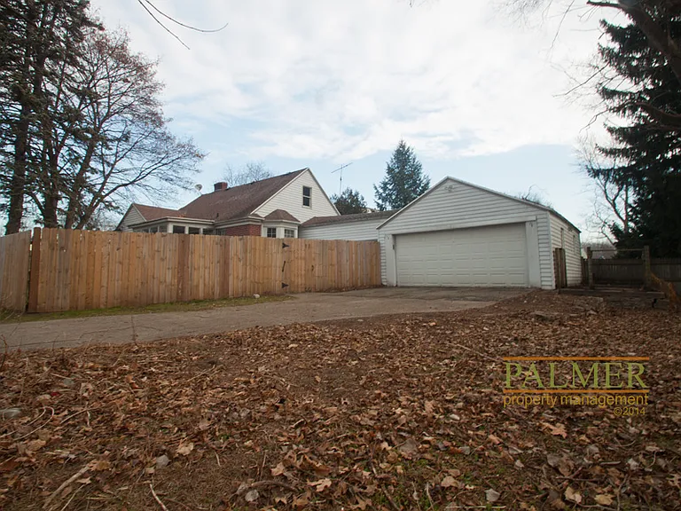 1028 Walsh St SE — Photo 11