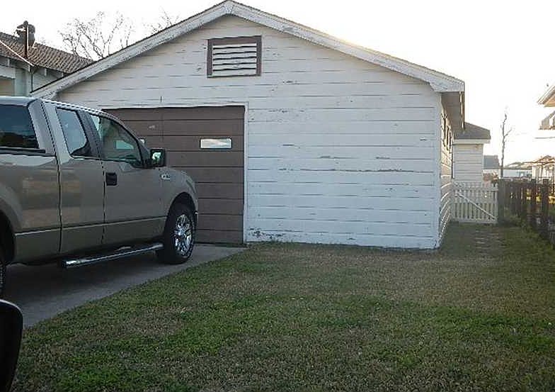 2nd image of 425 Rebenstich St
