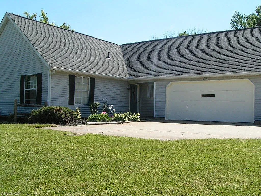 916 Freedom Ct photo 1