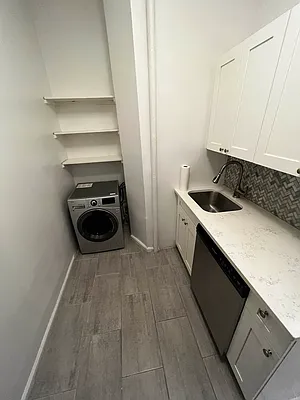 Rented by Salon Realty Corp | media 18