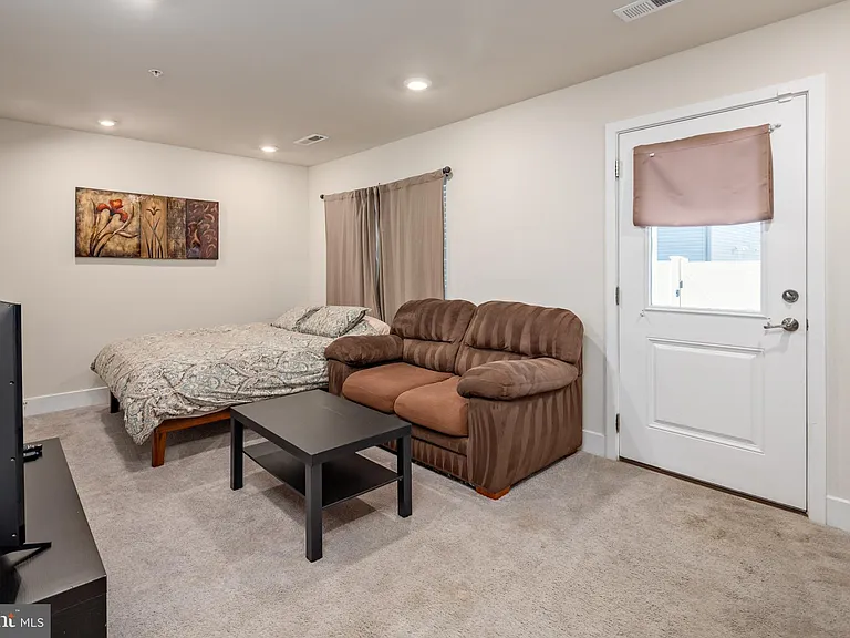 618 Chalcedony Ln — Photo 8